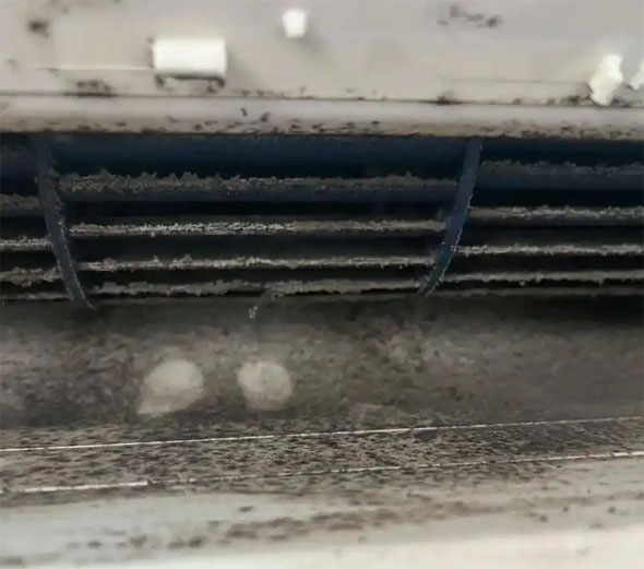 三门峡空调吹的风有股烧焦味是怎么回事